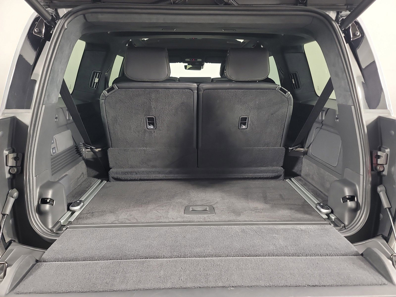 Used 2024 Rivian R1S Adventure image 15