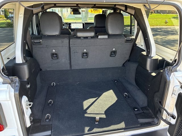 Used 2024 Jeep Wrangler Unlimited Sahara image 17