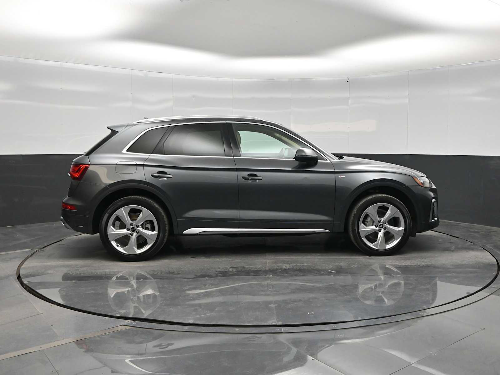 Used 2022 Audi Q5 2.0T Premium Plus w/ Premium Plus Package AWD/4WD image 9