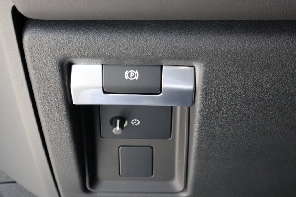 New 2026 Land Rover Defender 110 X-Dynamic SE AWD/4WD image 14