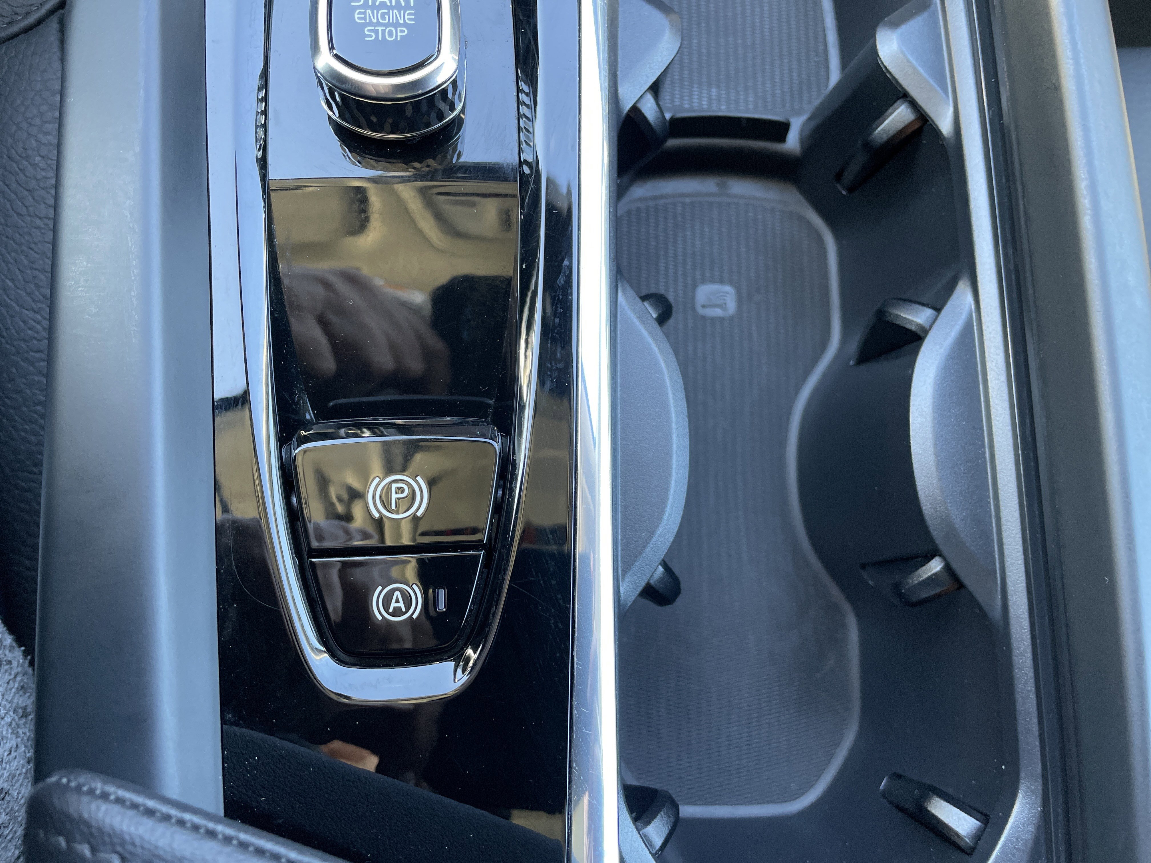 Used 2025 Volvo XC60 B5 Plus image 51