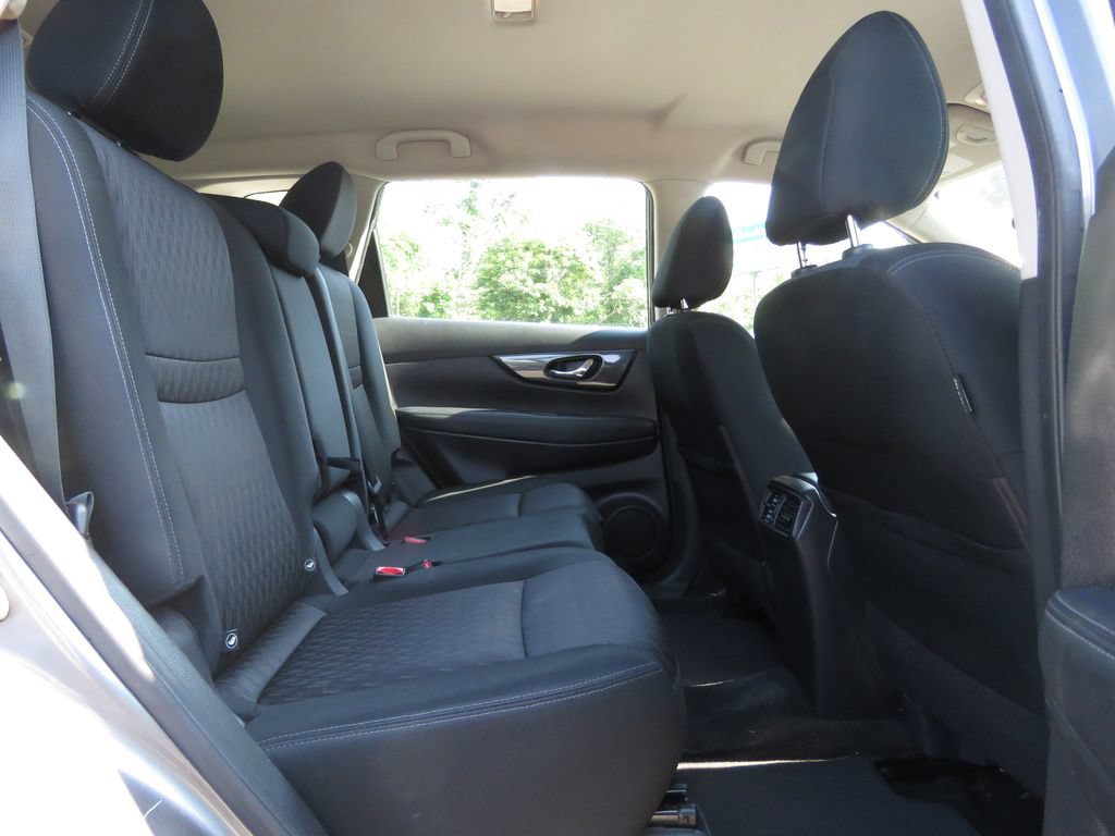 Used 2018 Nissan Rogue S AWD/4WD image 16