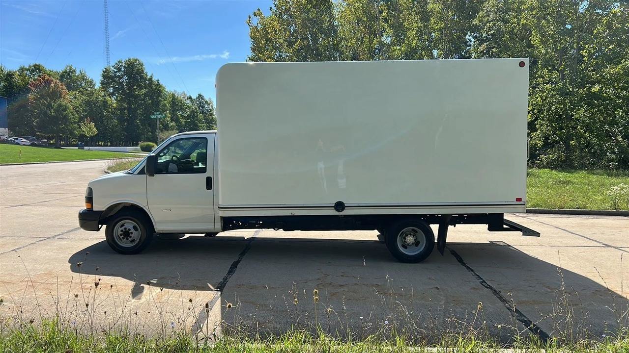 Used 2019 Chevrolet Express 3500 Extended w/ Driver Convenience Package RWD image 18