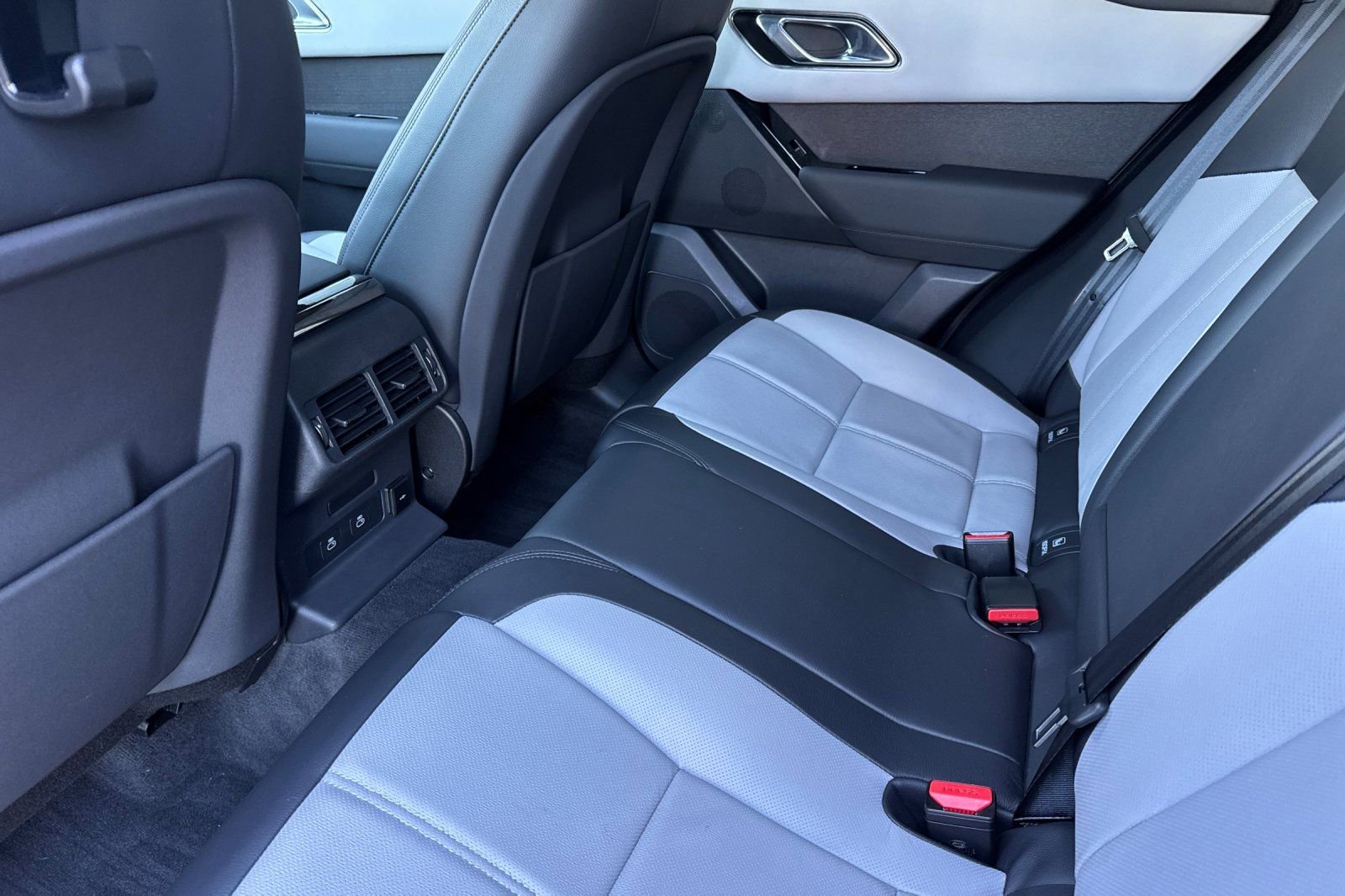 Used 2026 Land Rover Range Rover Velar Dynamic SE image 12