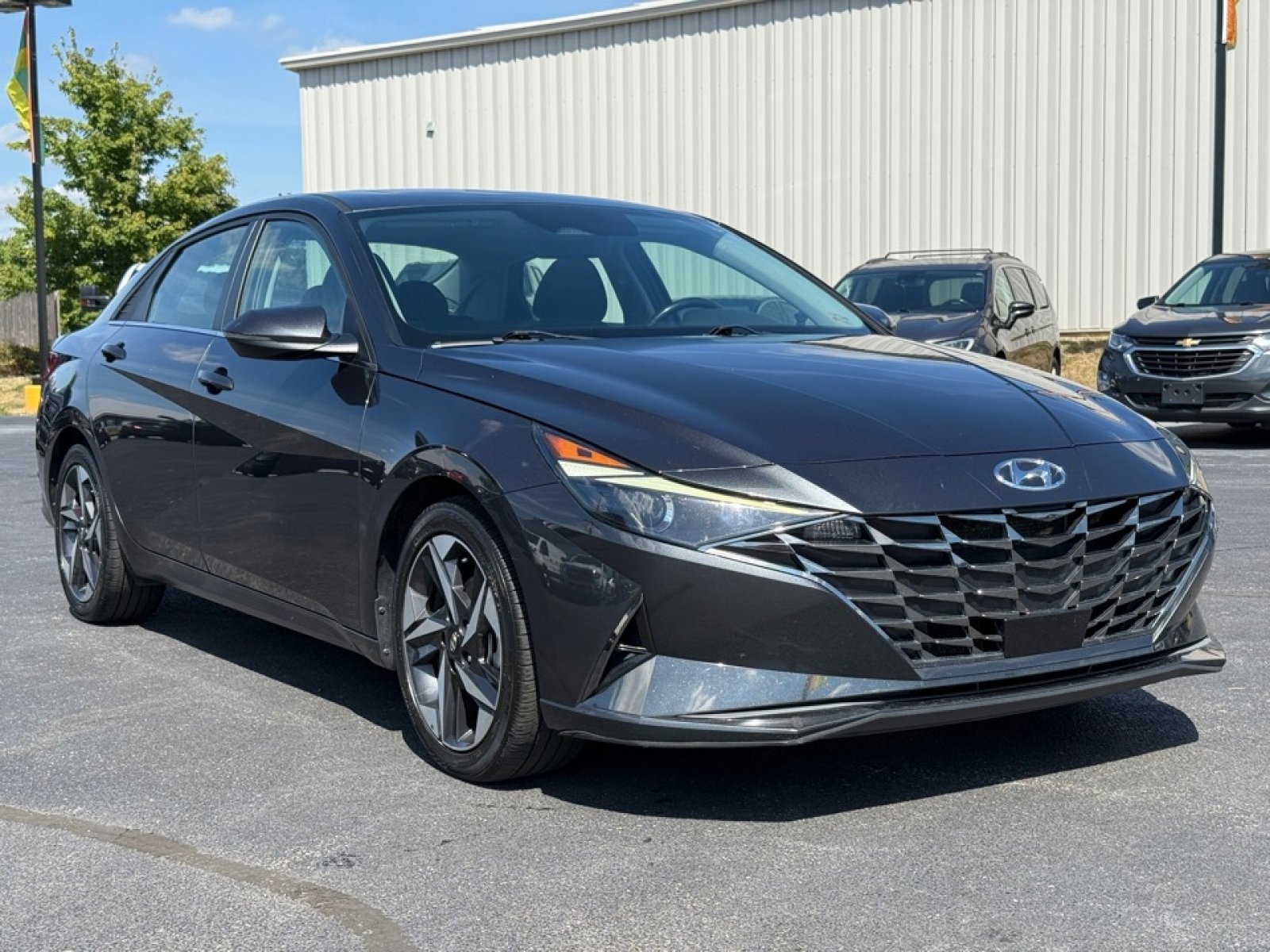 Used 2021 Hyundai Elantra SEL w/ Convenience + Premium Package image 2