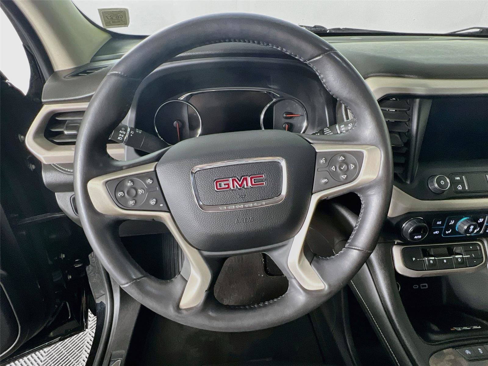 Used 2021 GMC Acadia Denali w/ Denali Ultimate Package AWD/4WD image 10