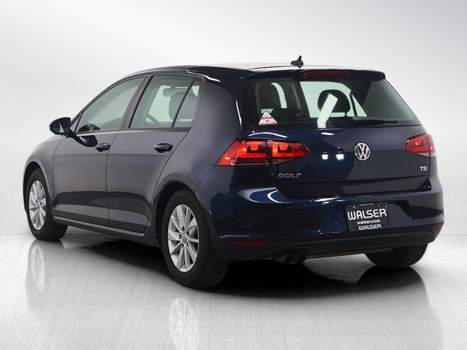 Used 2015 Volkswagen Golf SE image 3