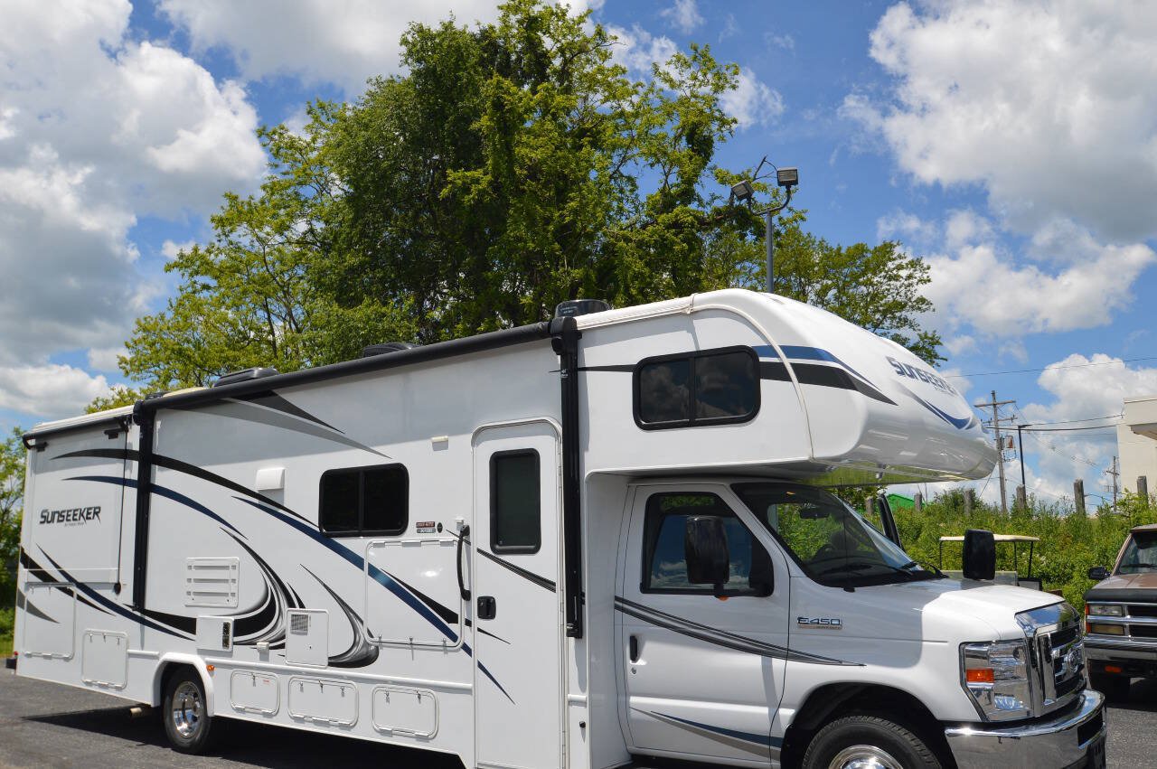 Used 2019 Ford E-450 and Econoline 450 Super Duty w/ Motorhome Prep Package RWD image 2
