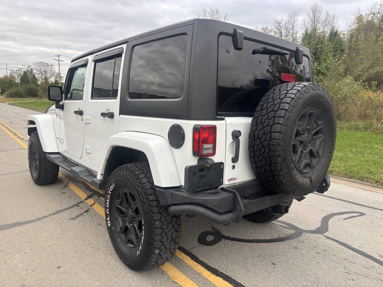 Used 2016 Jeep Wrangler Unlimited Sahara AWD/4WD image 7