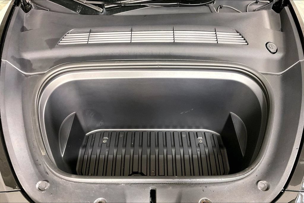 Used 2024 Tesla Model Y 2WD image 8