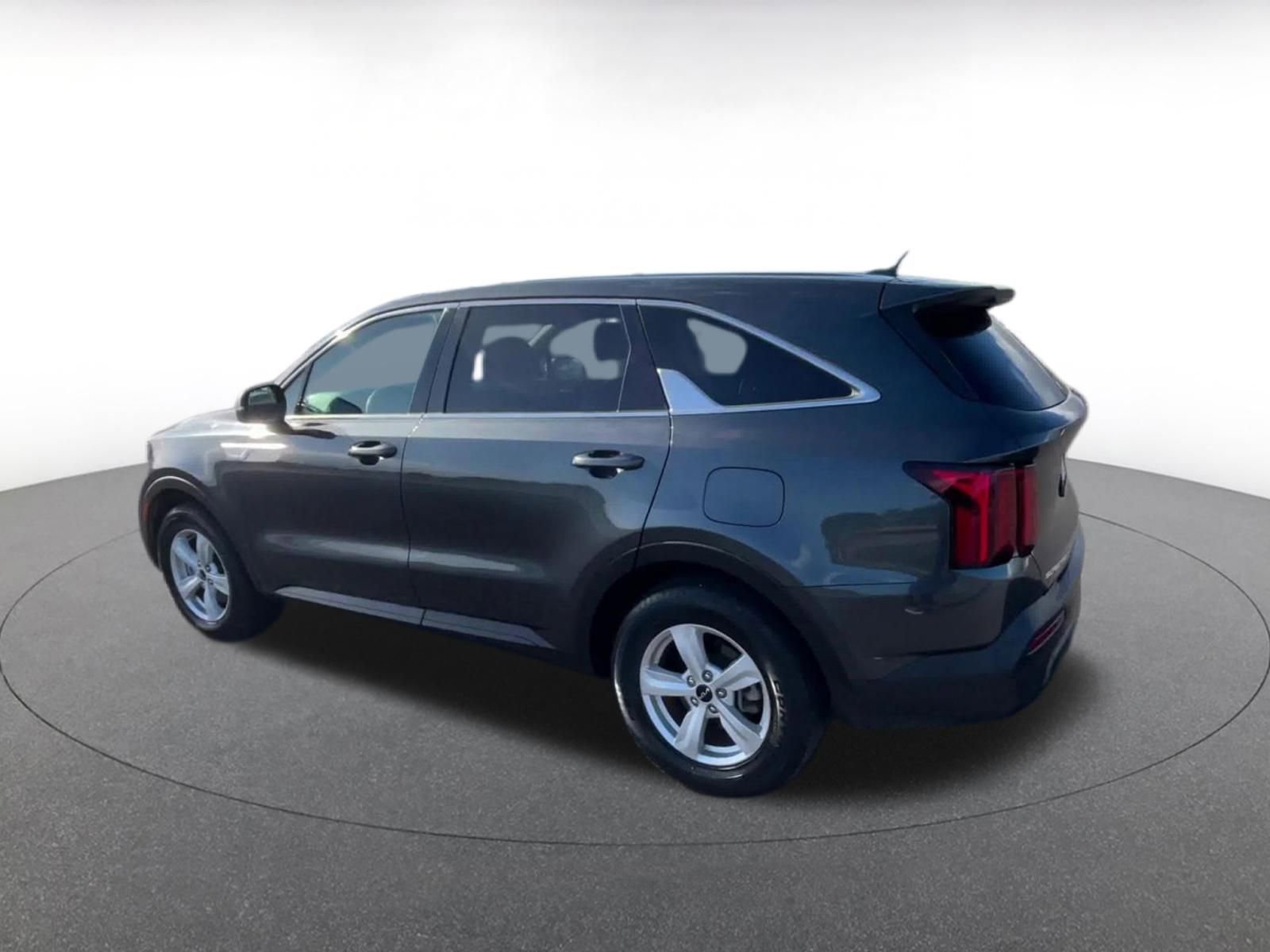 Used 2023 Kia Sorento LX FWD image 10
