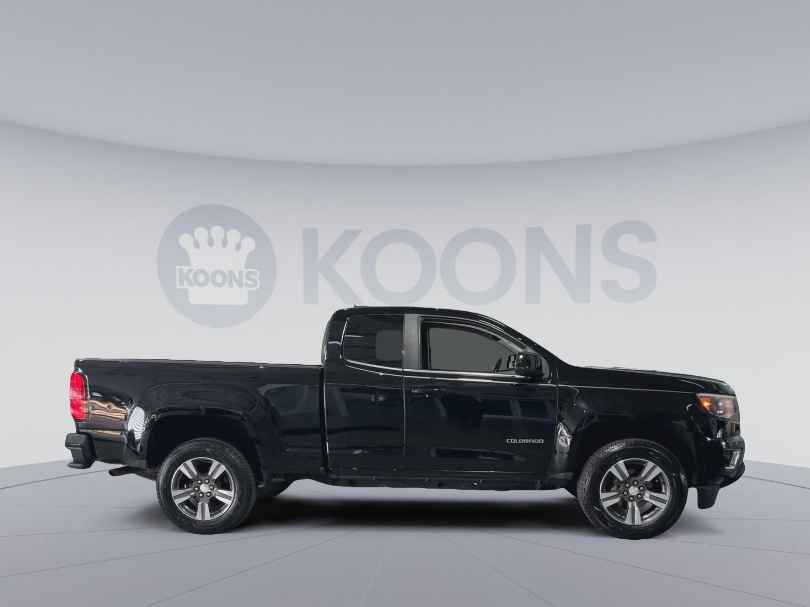 Used 2017 Chevrolet Colorado LT w/ LT Convenience Package image 2