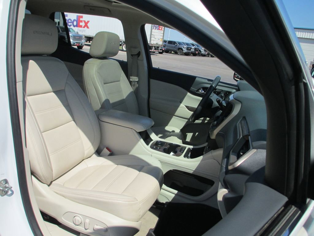 Used 2021 GMC Acadia Denali w/ Denali Technology Package AWD/4WD image 25