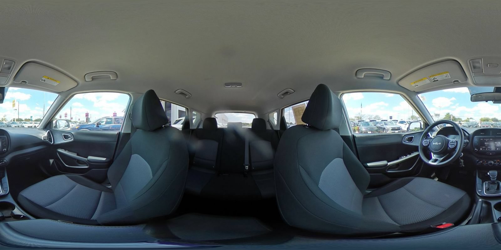 Used 2025 Kia Soul LX w/ LX Technology Package FWD image 35