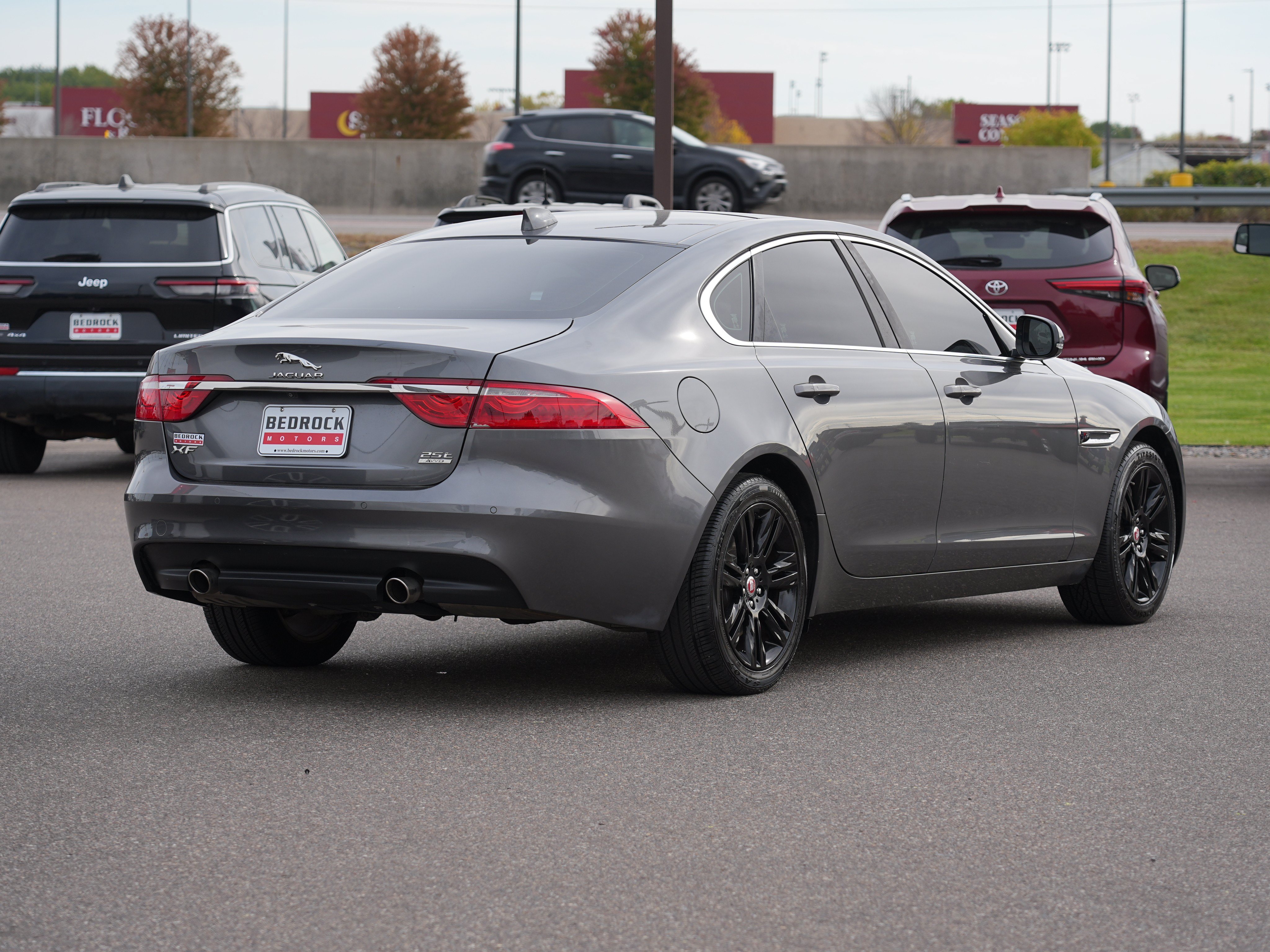 Used 2018 Jaguar XF Premium AWD/4WD image 3