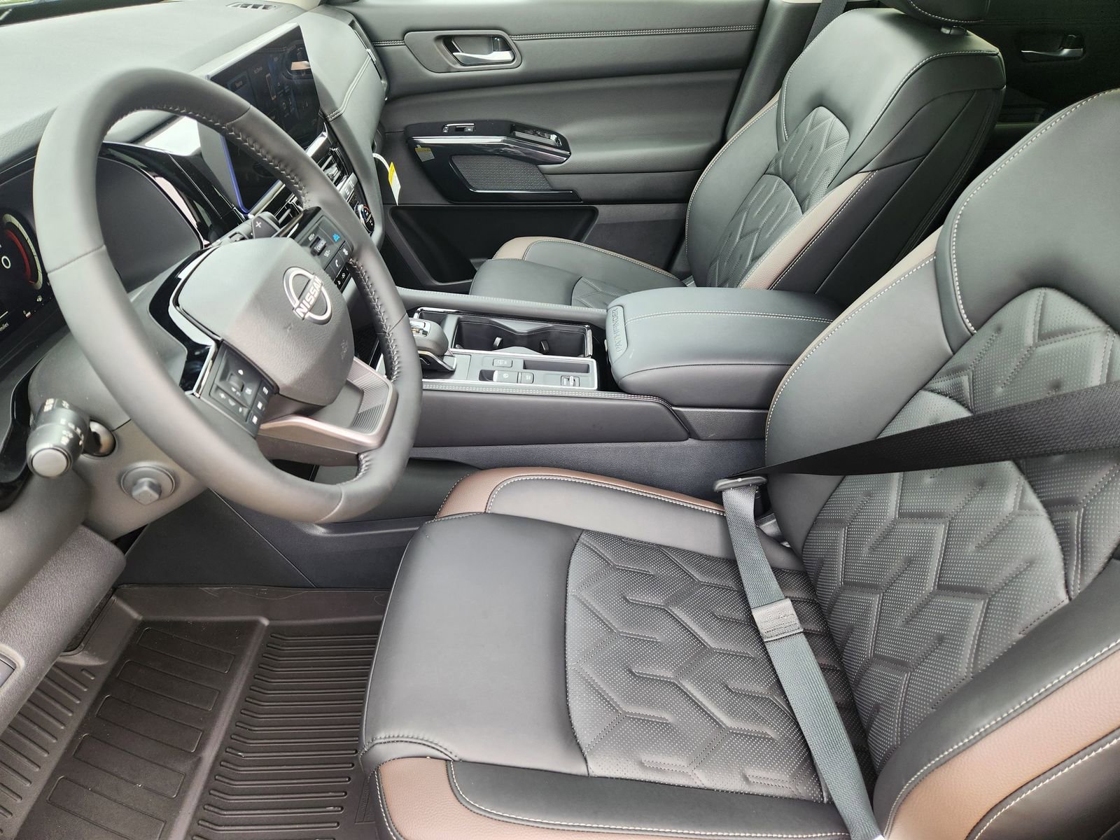 New 2026 Nissan Pathfinder Platinum FWD image 12