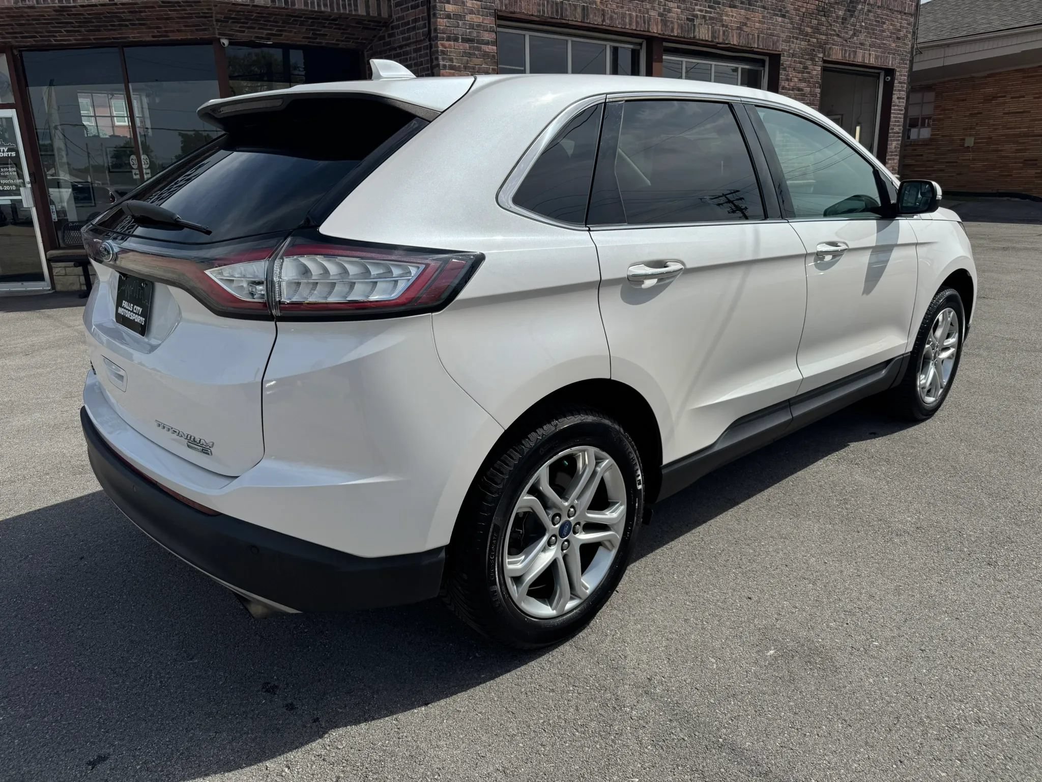 Used 2018 Ford Edge Titanium w/ Technology Package AWD/4WD image 17