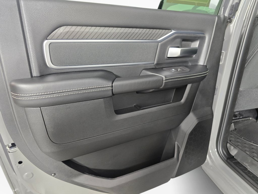 New 2026 RAM 3500 Big Horn AWD/4WD image 33