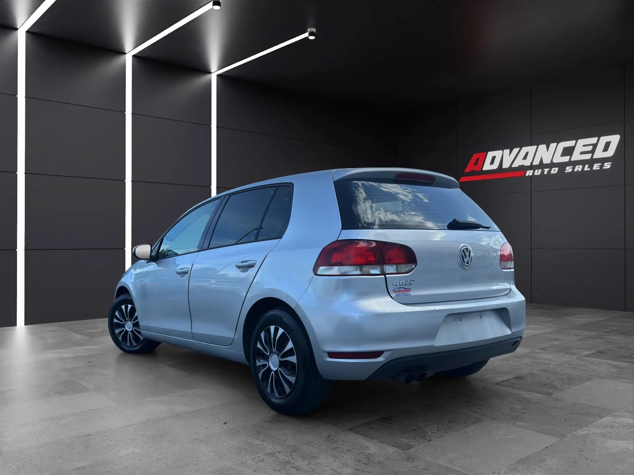 Used 2013 Volkswagen Golf 4-Door FWD image 4