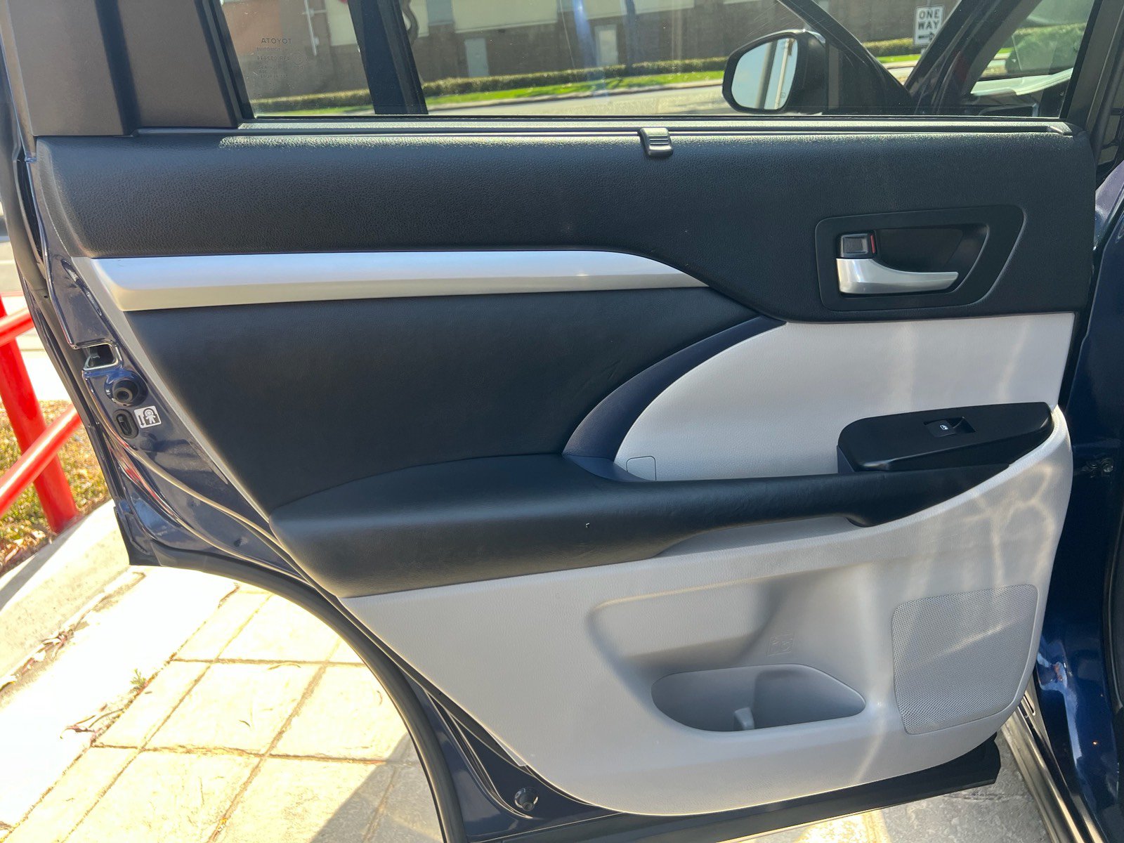 Used 2015 Toyota Highlander XLE FWD image 29