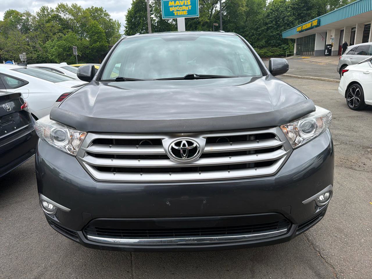 Used 2012 Toyota Highlander SE w/ Tow Pkg AWD/4WD image 2