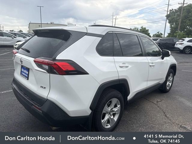 Used 2020 Toyota RAV4 XLE w/ Convenience Package FWD image 4
