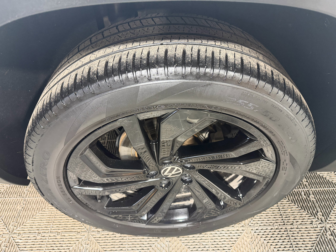 Used 2022 Volkswagen Atlas SE w/ Black Wheel Package image 18