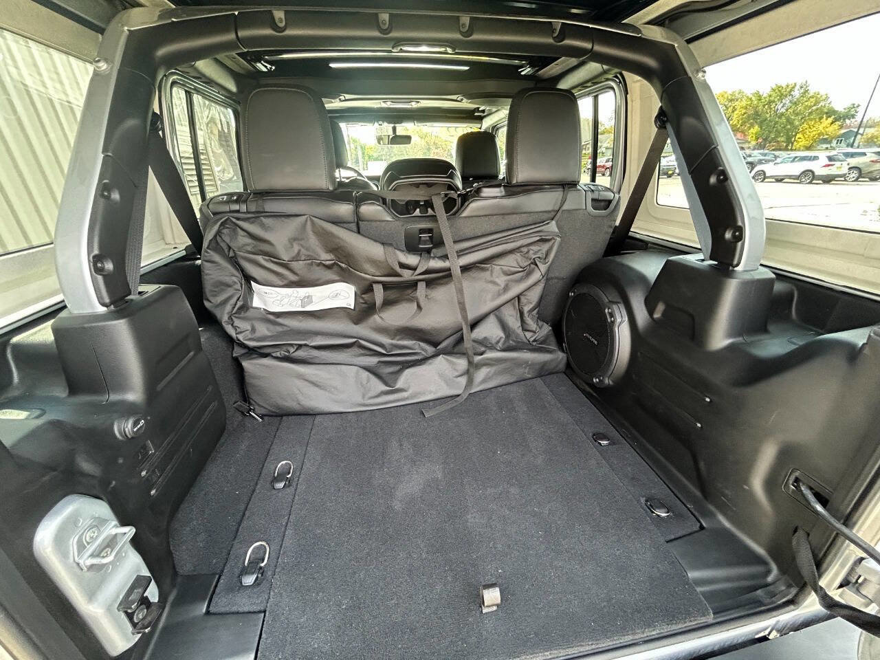 Used 2022 Jeep Wrangler Unlimited Sahara w/ Cold Weather Group image 14