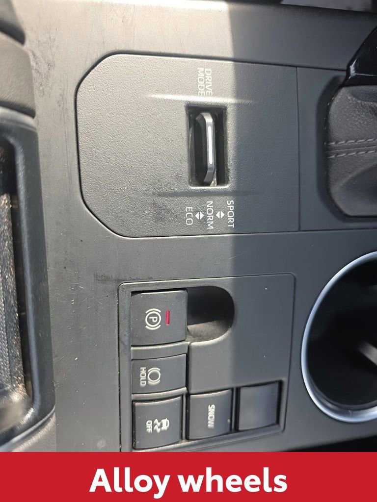 Used 2024 Toyota Highlander XLE image 30