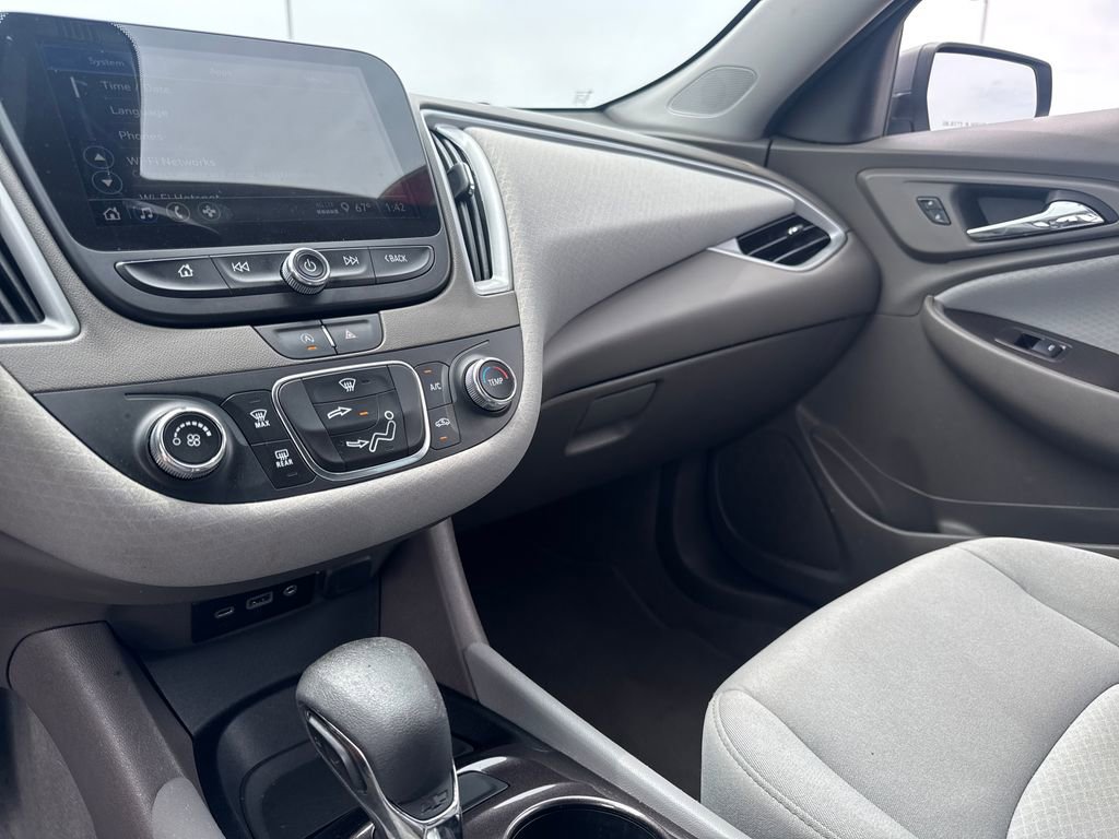 Used 2022 Chevrolet Malibu LS FWD image 19