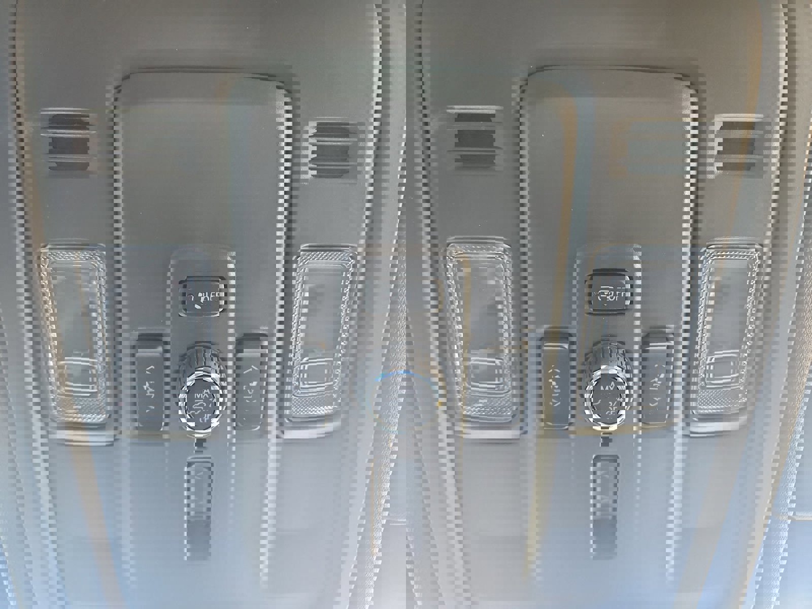 Used 2025 GMC Yukon Elevation image 9