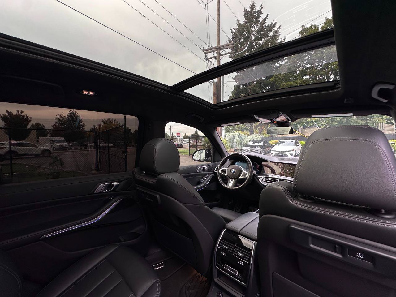 Used 2022 BMW X7 xDrive40i w/ M Sport Package AWD/4WD image 27