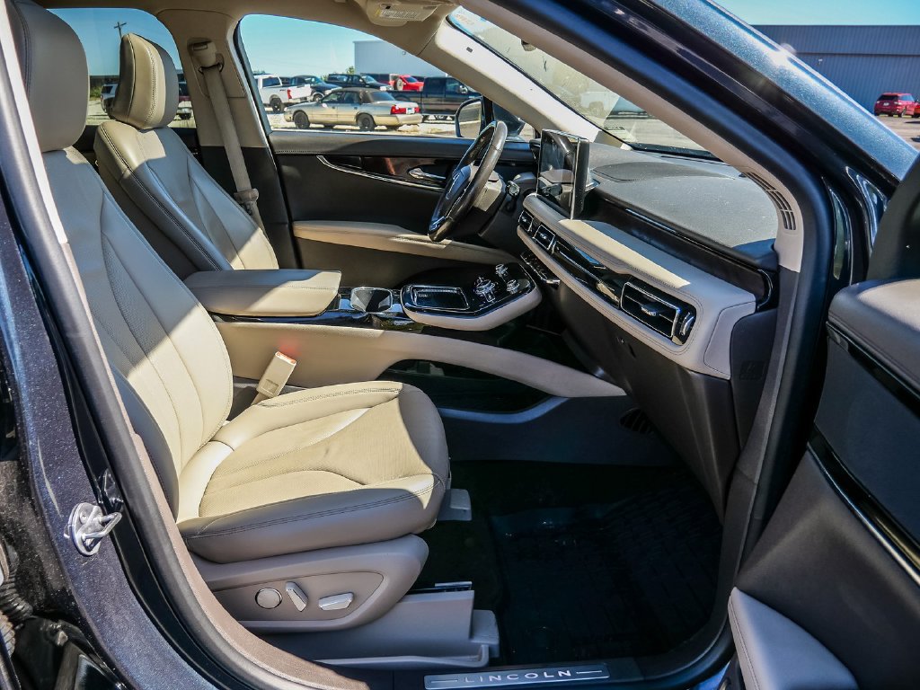 Used 2023 Lincoln Nautilus Reserve AWD/4WD image 14