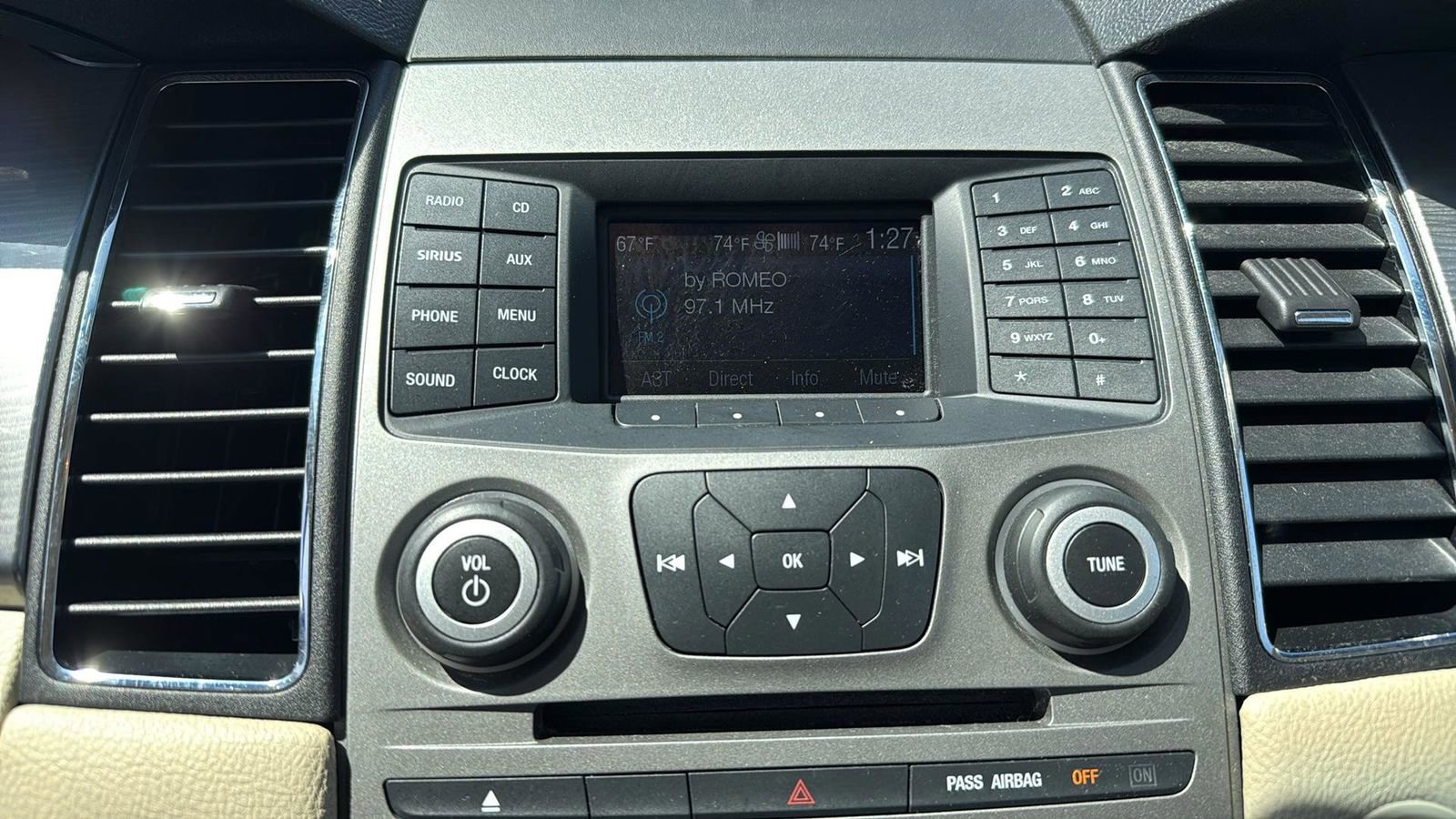 Used 2014 Ford Taurus SEL image 16