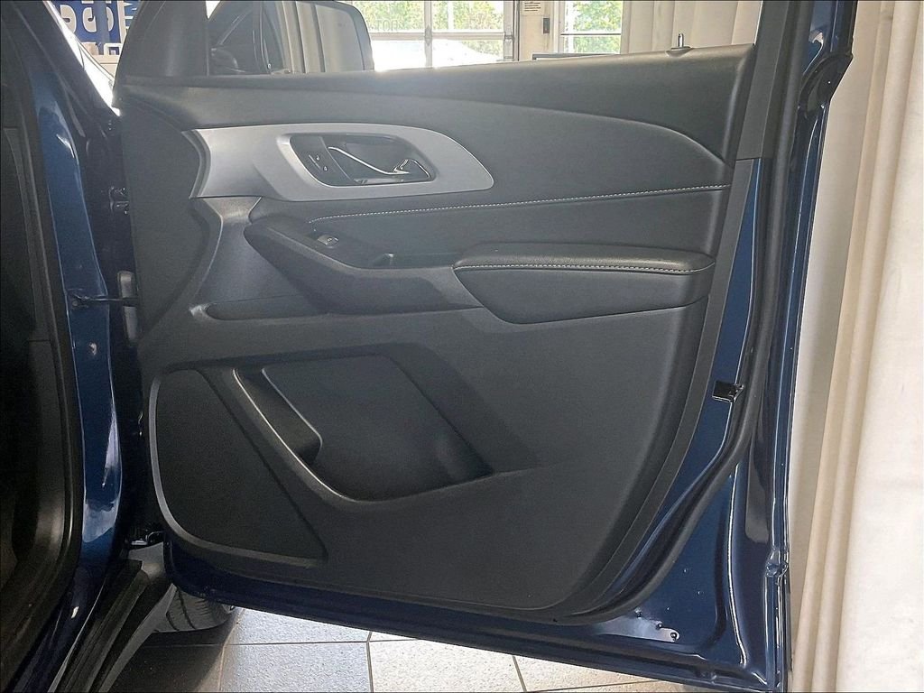 Used 2023 Chevrolet Traverse LT AWD/4WD image 12