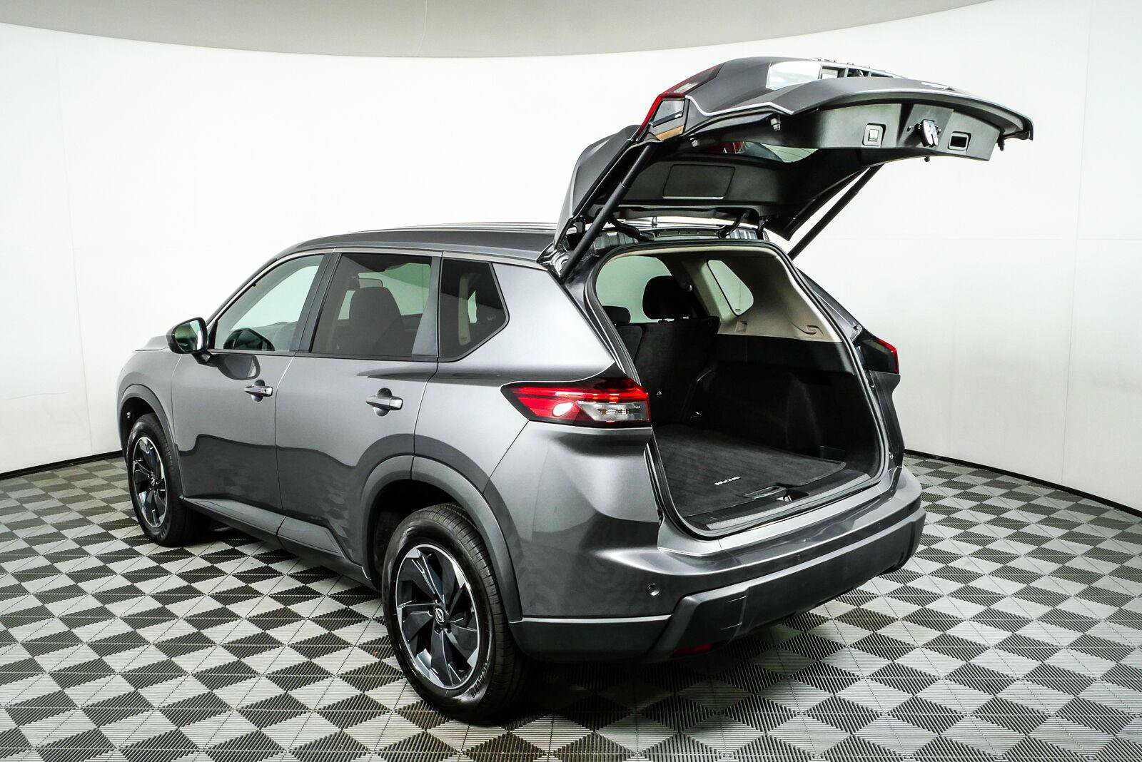 Used 2024 Nissan Rogue SV AWD/4WD image 31