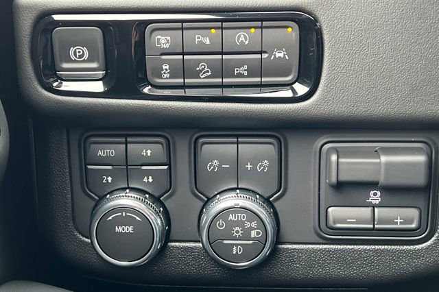 New 2026 GMC Yukon XL Elevation image 30