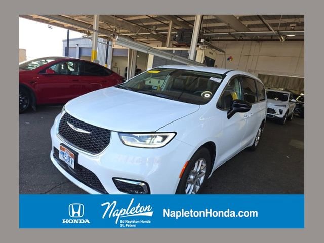 Used 2024 Chrysler Pacifica Touring-L FWD image 1