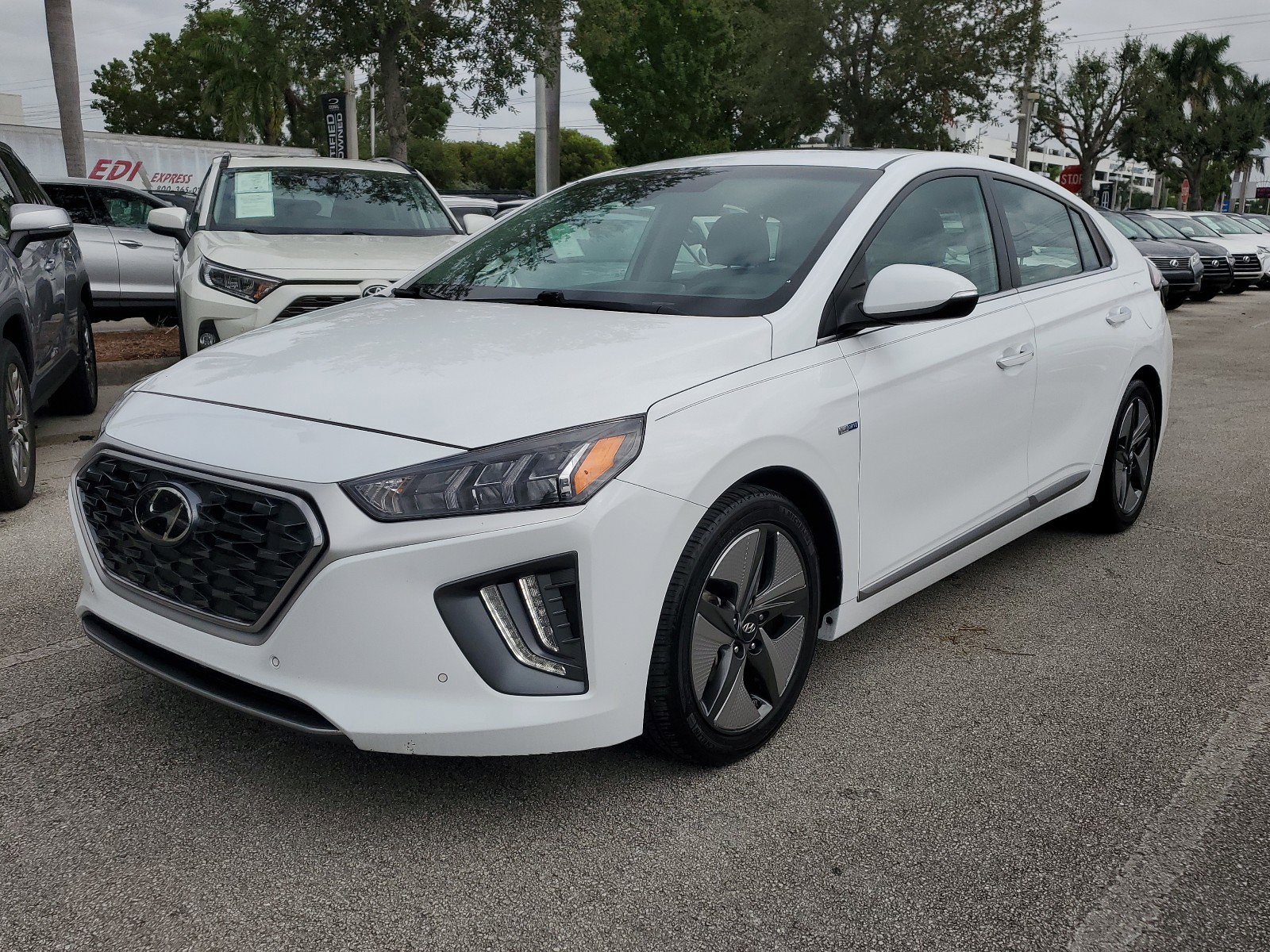 Used 2020 Hyundai Ioniq Limited image 3