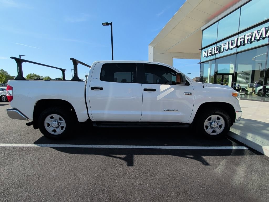 Used 2017 Toyota Tundra SR5 w/ SR5 Upgrade Package AWD/4WD image 2