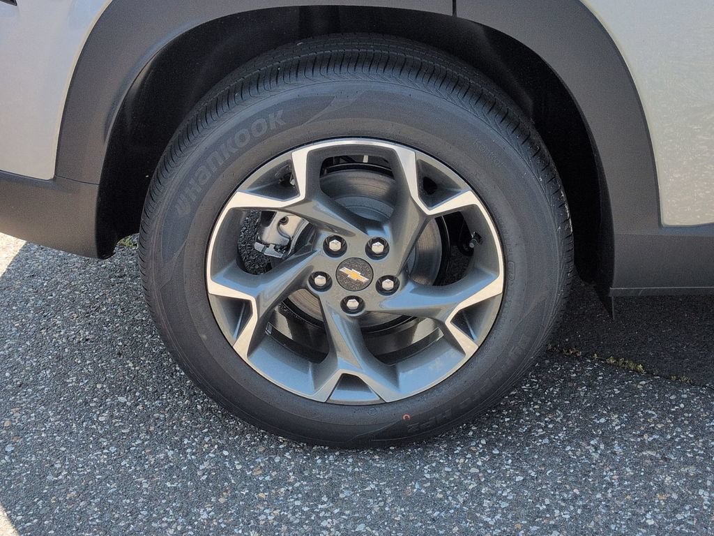 New 2026 Chevrolet Trax LT w/ Sunroof Package FWD image 28