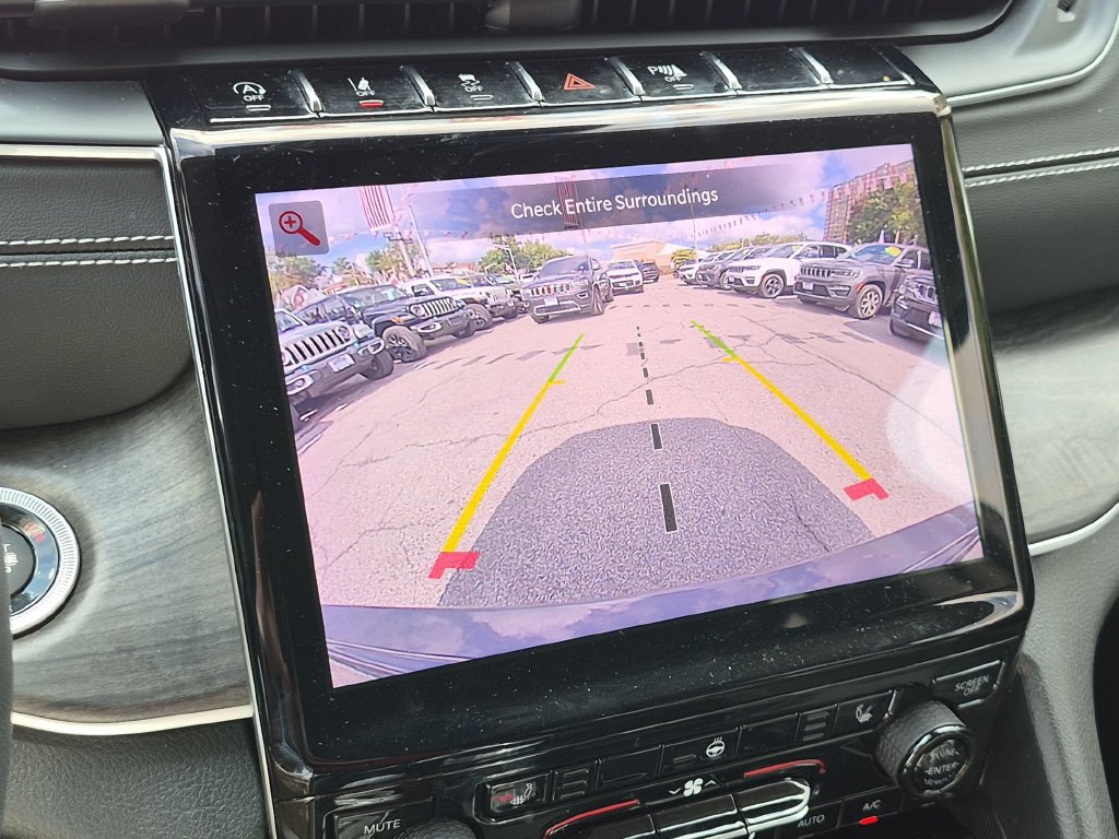 Used 2023 Jeep Grand Cherokee Limited AWD/4WD image 19