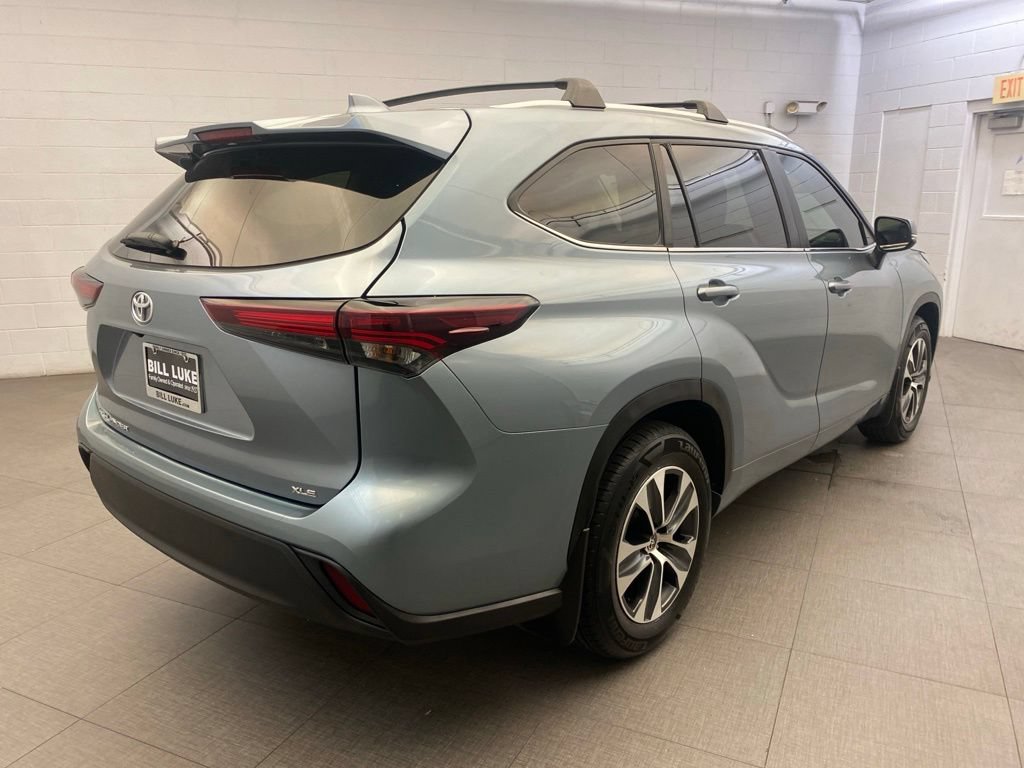 Used 2024 Toyota Highlander XLE FWD image 6