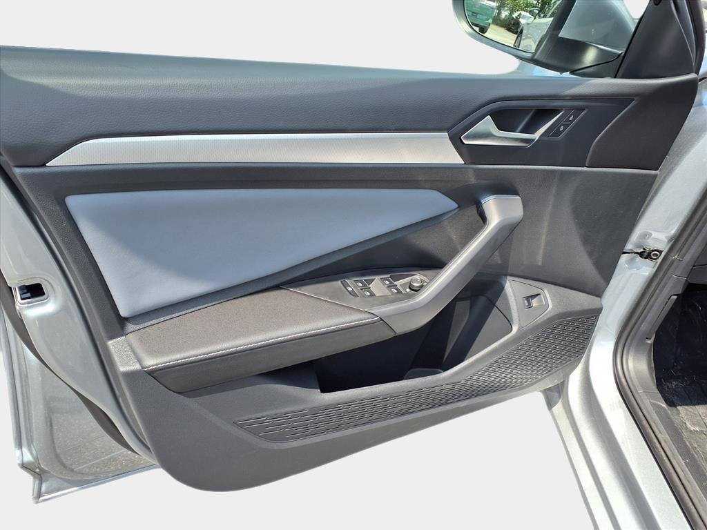 New 2026 Volkswagen Jetta SE image 9