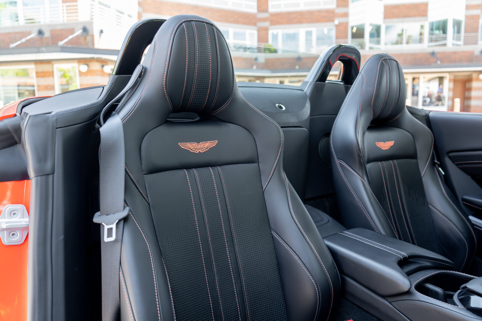 Used 2023 Aston Martin V8 Vantage Roadster RWD image 28
