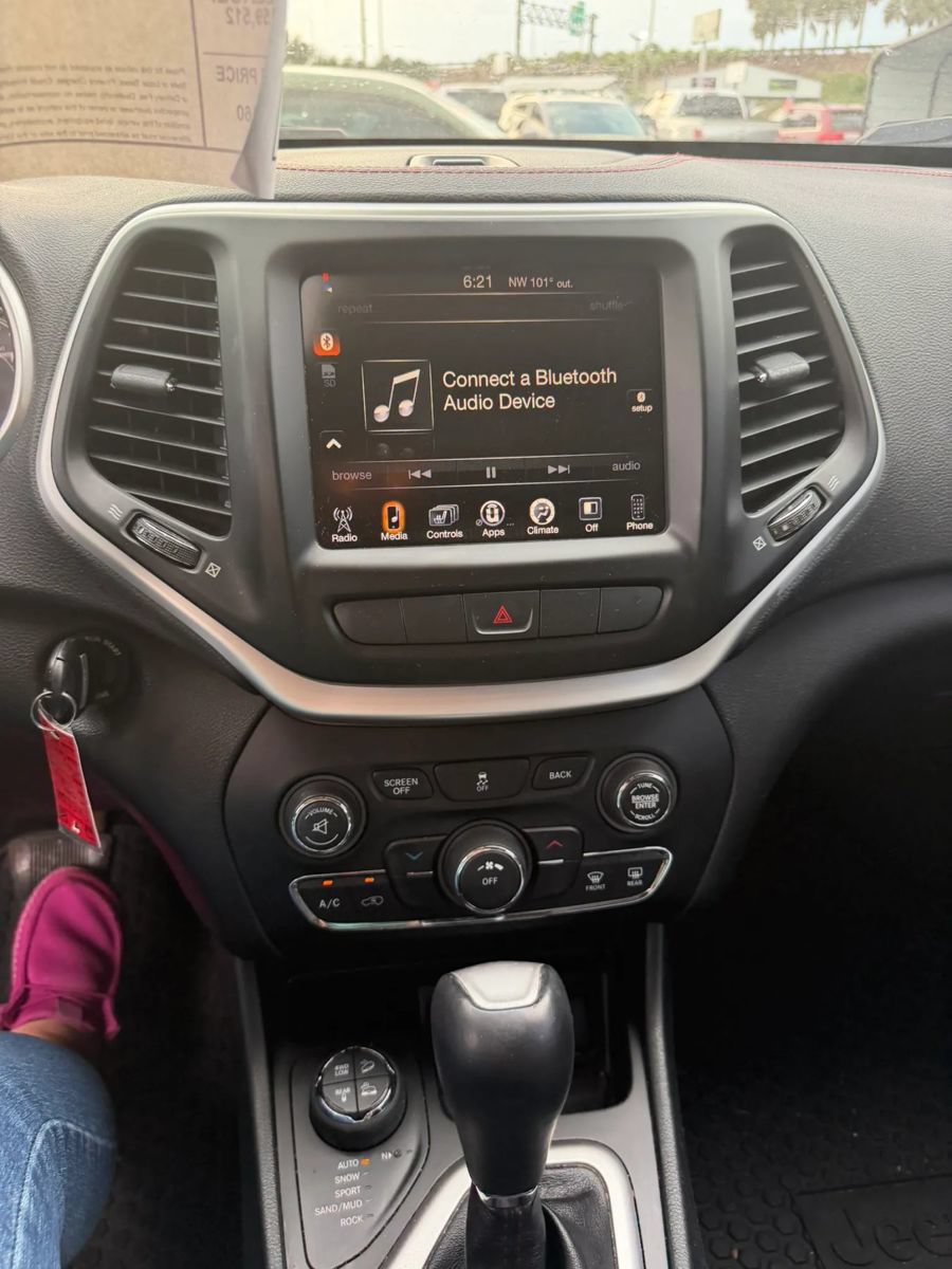 Used 2014 Jeep Cherokee Trailhawk w/ Leather Interior Group AWD/4WD image 6