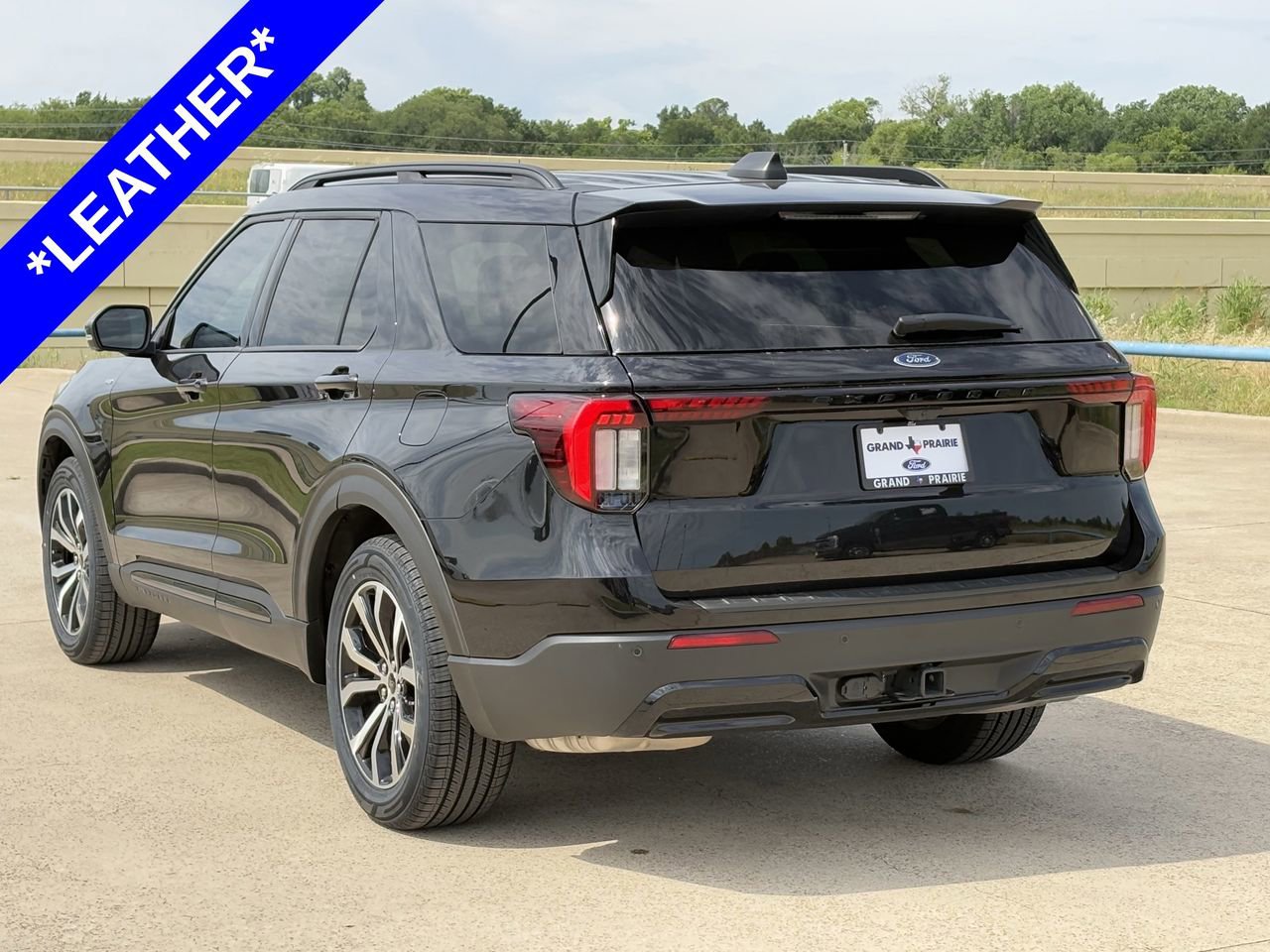 Used 2025 Ford Explorer ST-Line RWD image 6