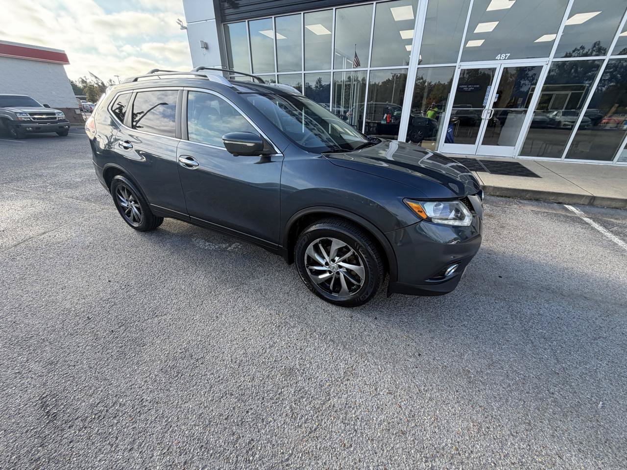 Used 2014 Nissan Rogue SL FWD image 2