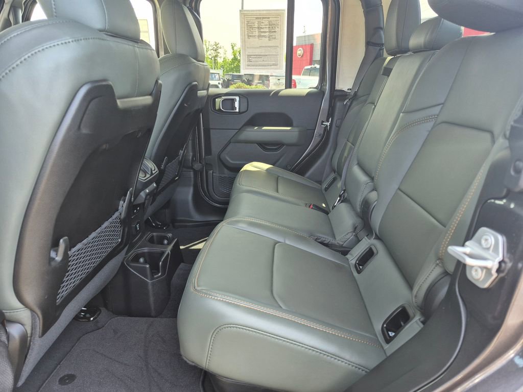 Used 2025 Jeep Gladiator Mojave w/ Convenience Group AWD/4WD image 22