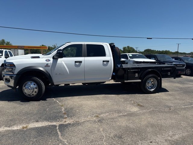 New 2025 RAM 4500 4x4 Crew Cab DRW image 3
